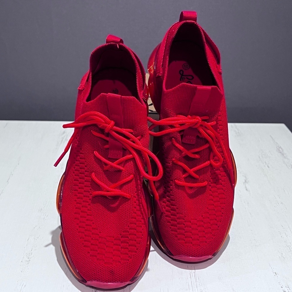 La Sheelah Breathable Lightweight Fashion Sneaker - Picture 2 of 8